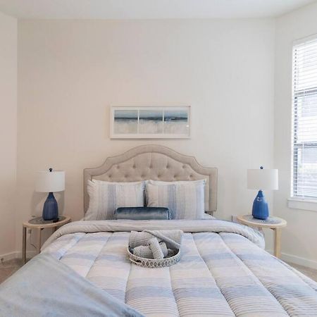 Charming Cozy Apartment With Wi-Fi & Free Parking Шарлът Екстериор снимка