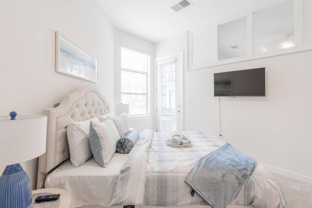 Charming Cozy Apartment With Wi-Fi & Free Parking Шарлът Екстериор снимка