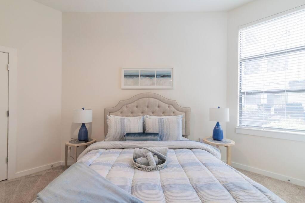Charming Cozy Apartment With Wi-Fi & Free Parking Шарлът Екстериор снимка